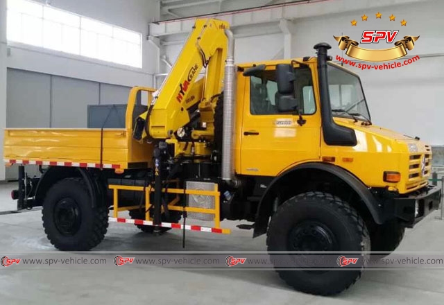Mercedes Benz Truck Mounted Crane with HYVA Crane